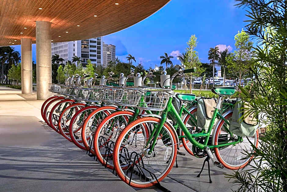 The Ben, Autograph Collection