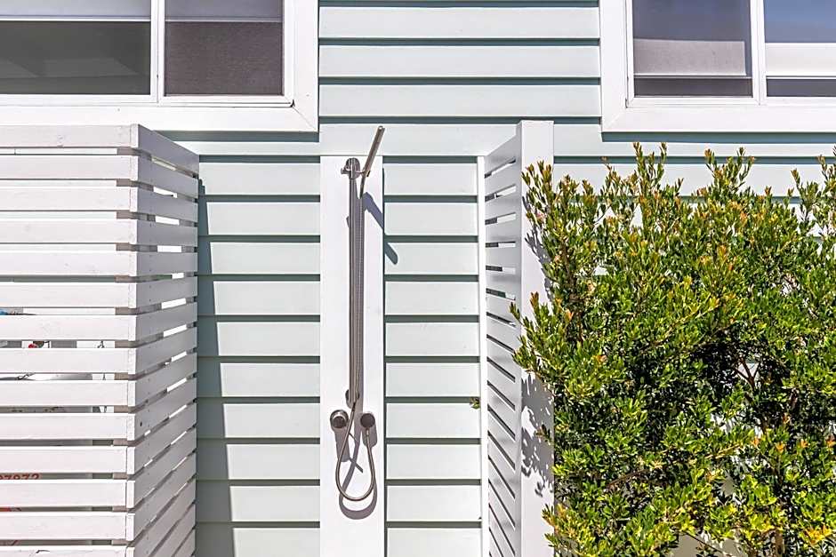 Surfside Cudmirrah Beach