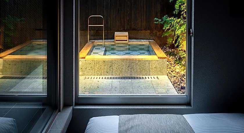 Nazuna Kyoto Tsubaki St.