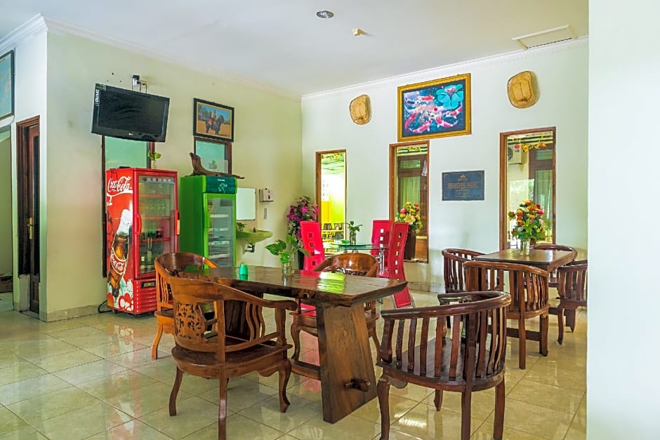 Super OYO 1682 Greenia Hotel