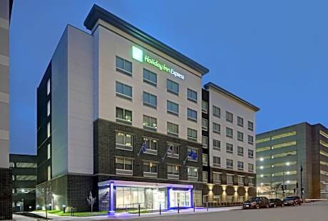 Holiday Inn Express Milwaukee Downtown By IHG