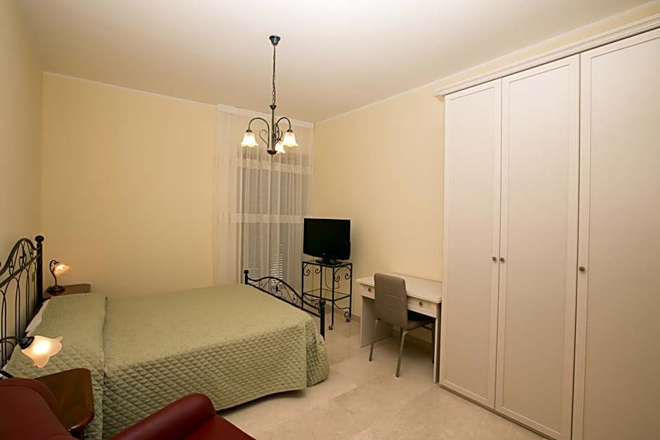 Foto 1 daripada 8 — Quadruple Room with Private Bathroom