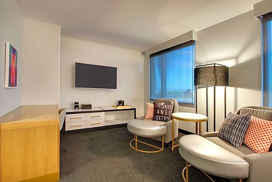 The Rose Hotel Chicago O'Hare, Tapestry Collection by Hilton