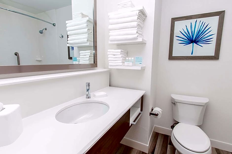 Hampton Inn By Hilton & Suites Panama City Beach-Beachfront