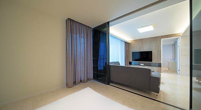 UH FLAT SIGNATURE DAEGU 