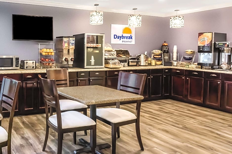 Days Inn by Wyndham Blakely