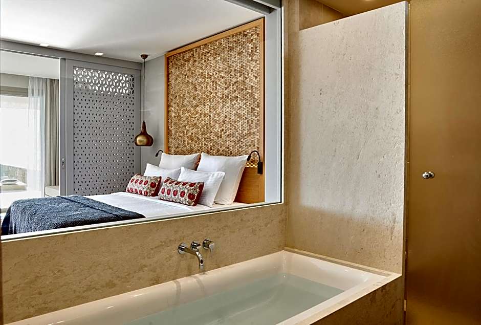 Elix, Mar-Bella Collection