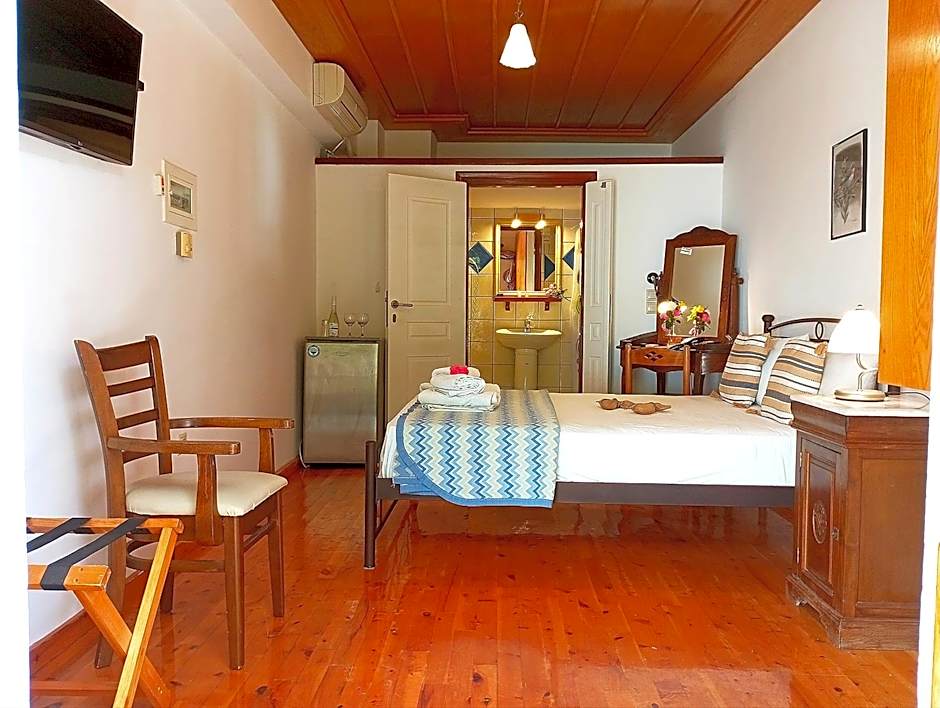 Hotel PARALIAKO Kyparissi