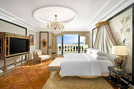 Presidential Suite with Skyline View