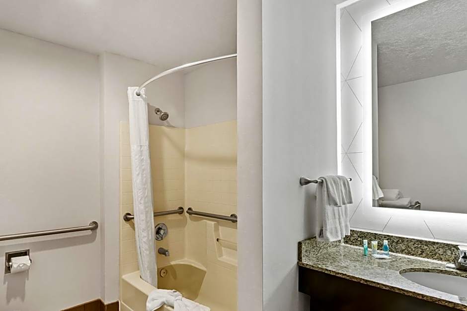 Comfort Suites Clackamas