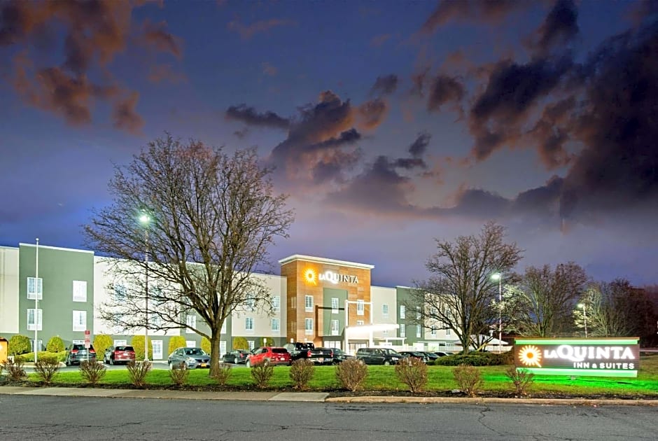 La Quinta Inn & Suites by Wyndham New Cumberland Harrisburg