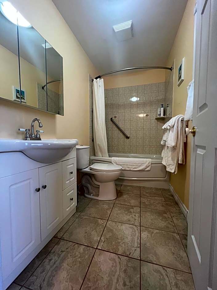 Lee's Ocean Peek B & B