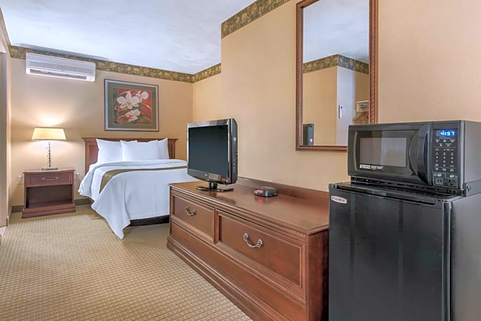 Quality Inn Breeze Manor – Breezewood, PA