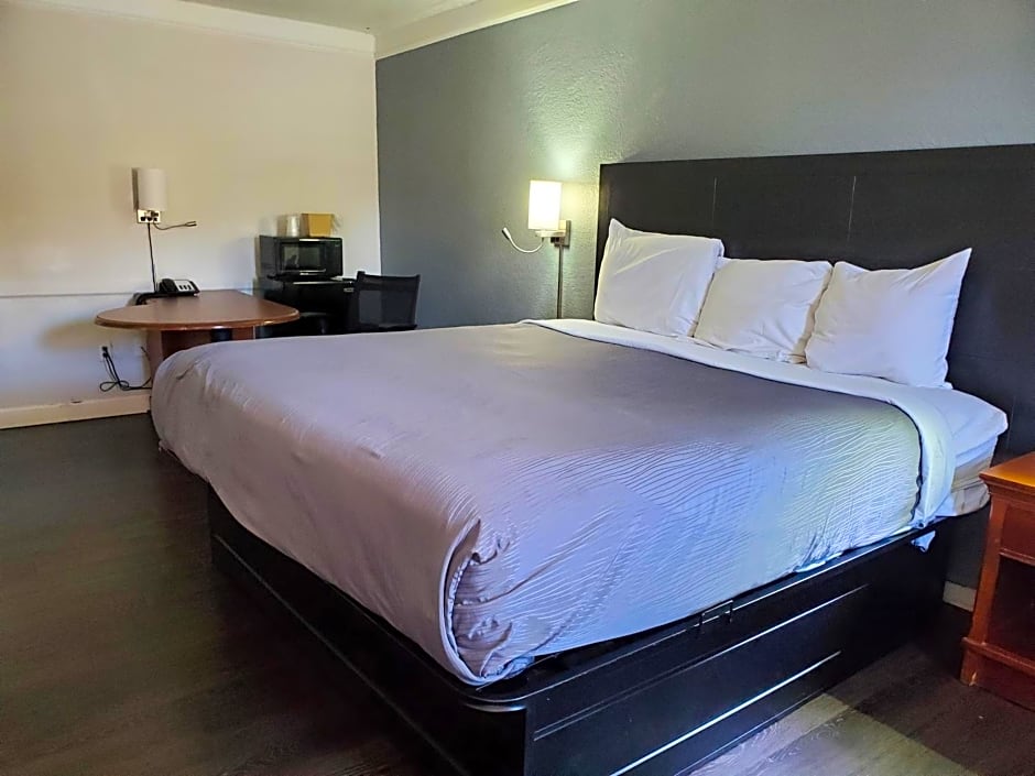 Budget Host Inn- Medical Center