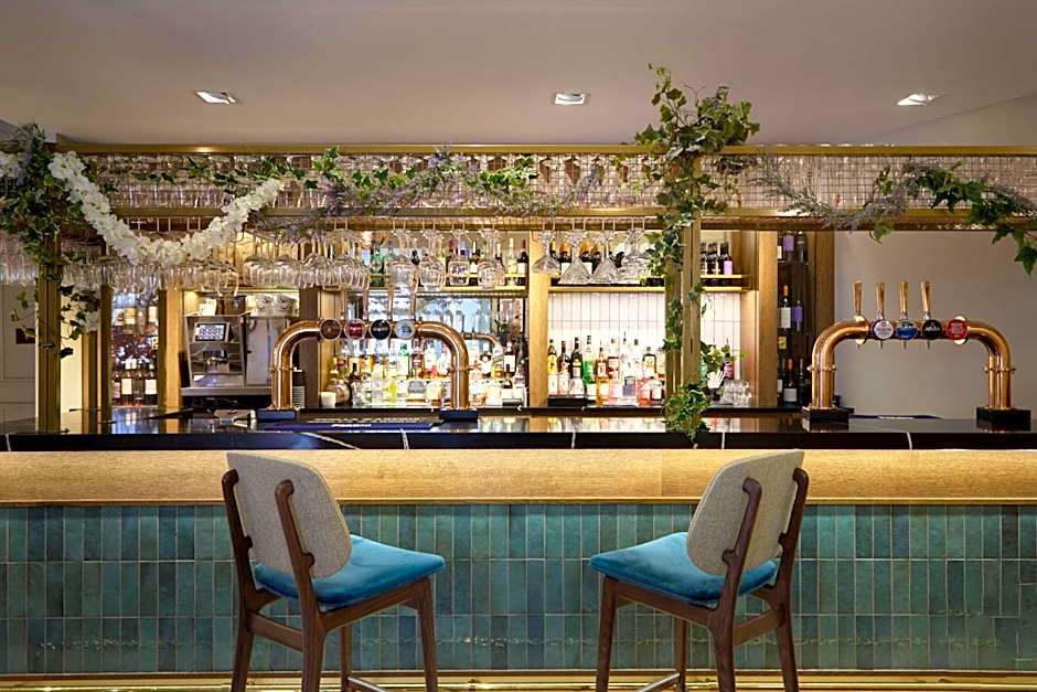 DoubleTree by Hilton Dartford Bridge