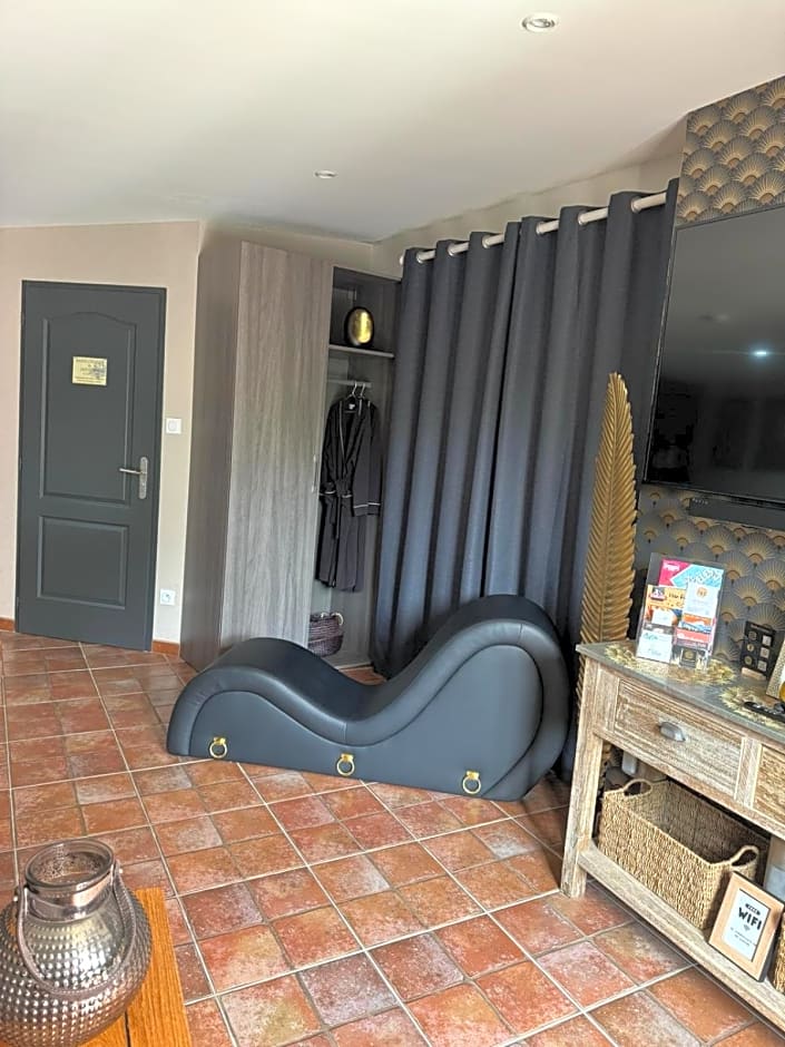 SUITE 785 Chambre Jacuzzi Sauna