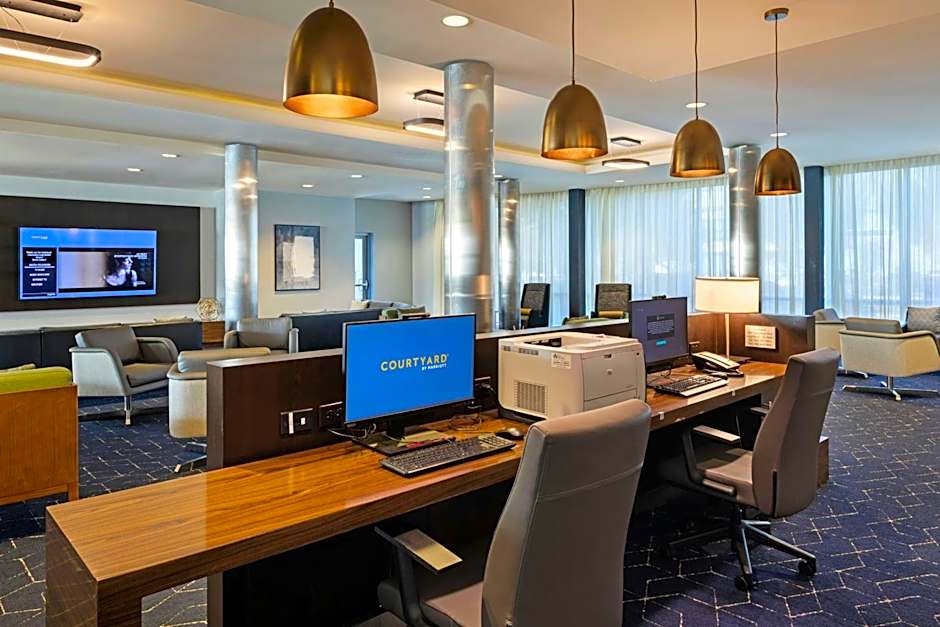 Courtyard by Marriott Long Beach Airport