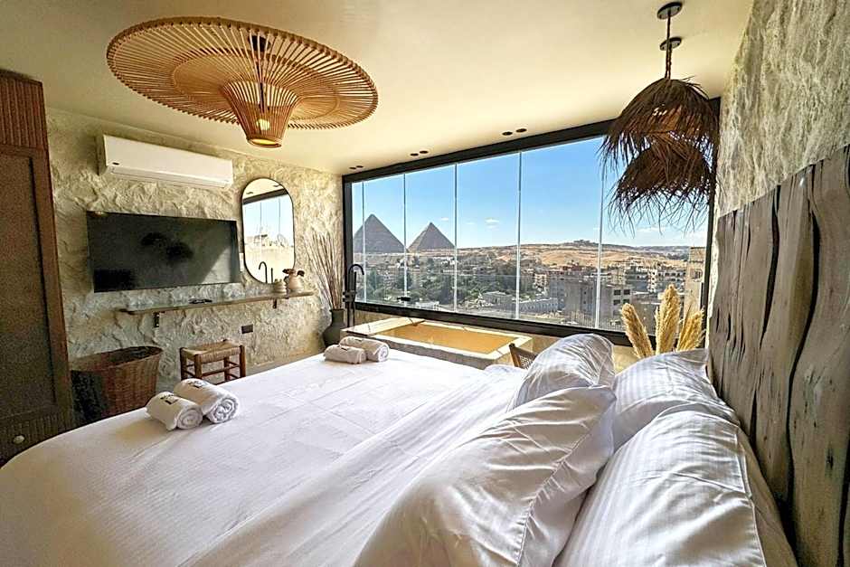 The 2 BDR Pyramids Vista w Bathtub