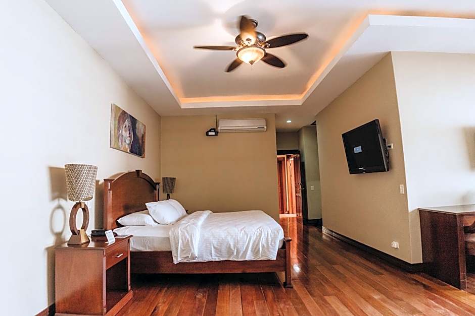 Photo 1 of 17 of Suite