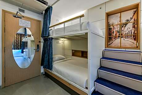 Bed in 6-Bed Mixed Dormitory Room