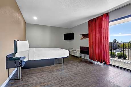 1 King Bed | Nsmk, Balcony, Micfridge, Sofa-Bed