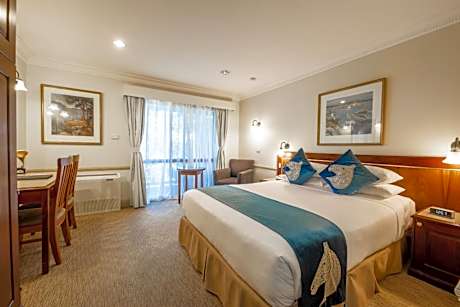 Deluxe Queen Room