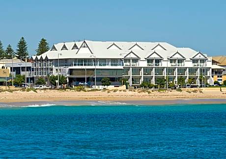 Ocean Centre Hotel