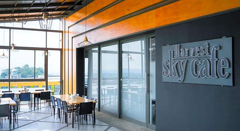 Front One Harvest Hotel Wonosobo