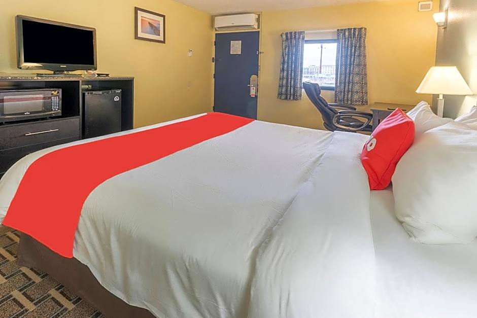 OYO Hotel Knoxville TN Cedar Bluff I-40
