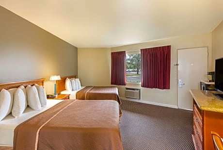 2 Double Beds Non-Smoking