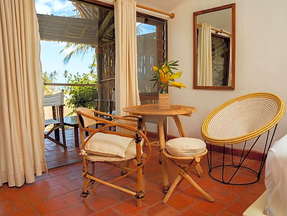 Basecamp Mafía Island