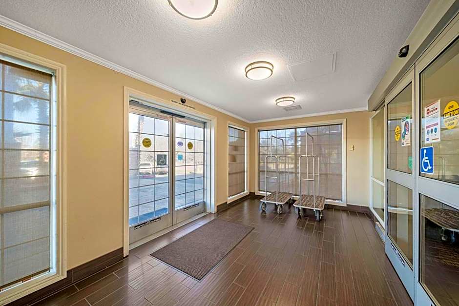 Comfort Suites Red Bluff Near I-5