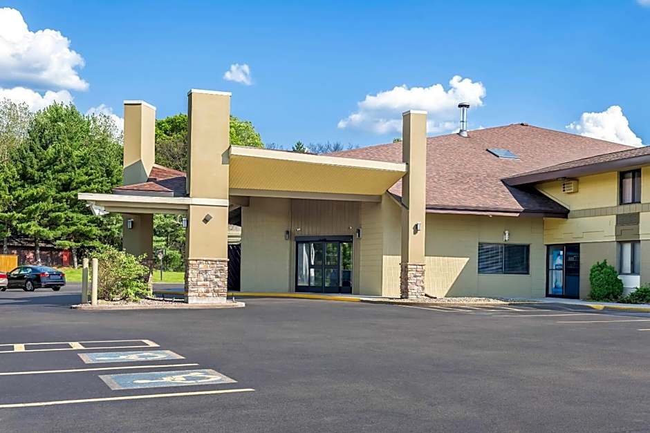 Quality Inn & Suites Black River Falls I-94