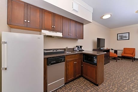 Queen Suite with Kitchenette - Non Smoking