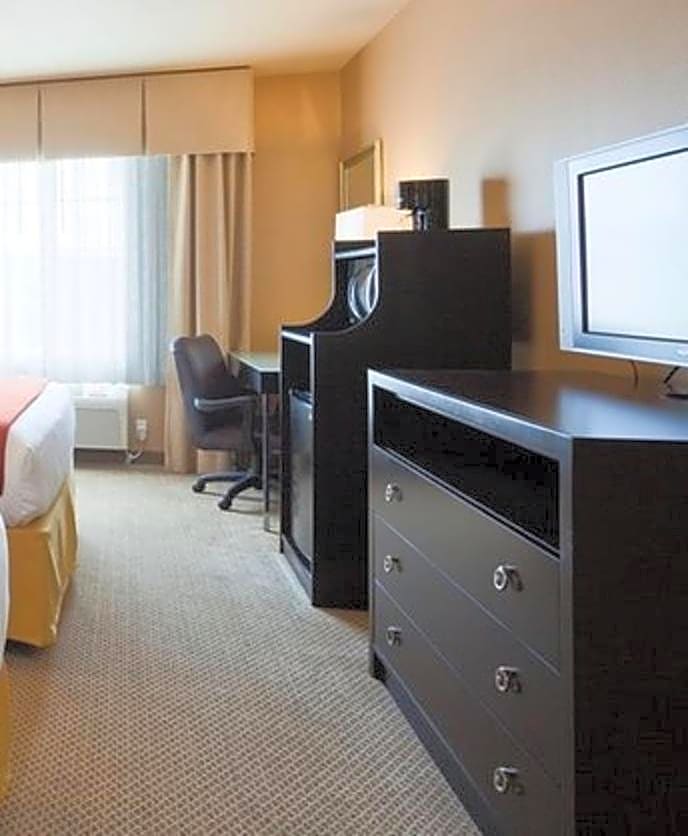 Holiday Inn Express Covington-Madisonville, an IHG Hotel