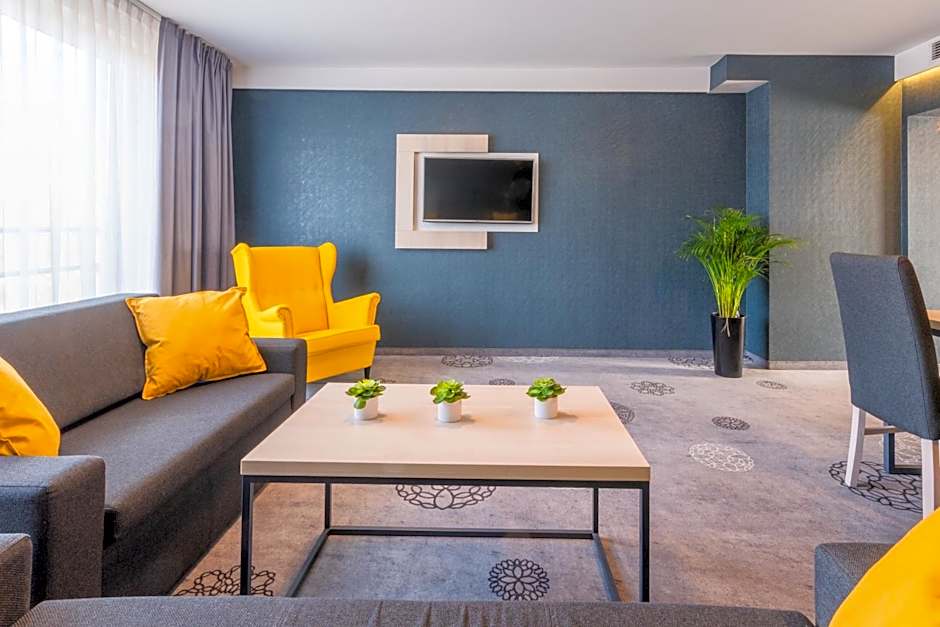 Hotel Lantier & Swimming Pool Zone