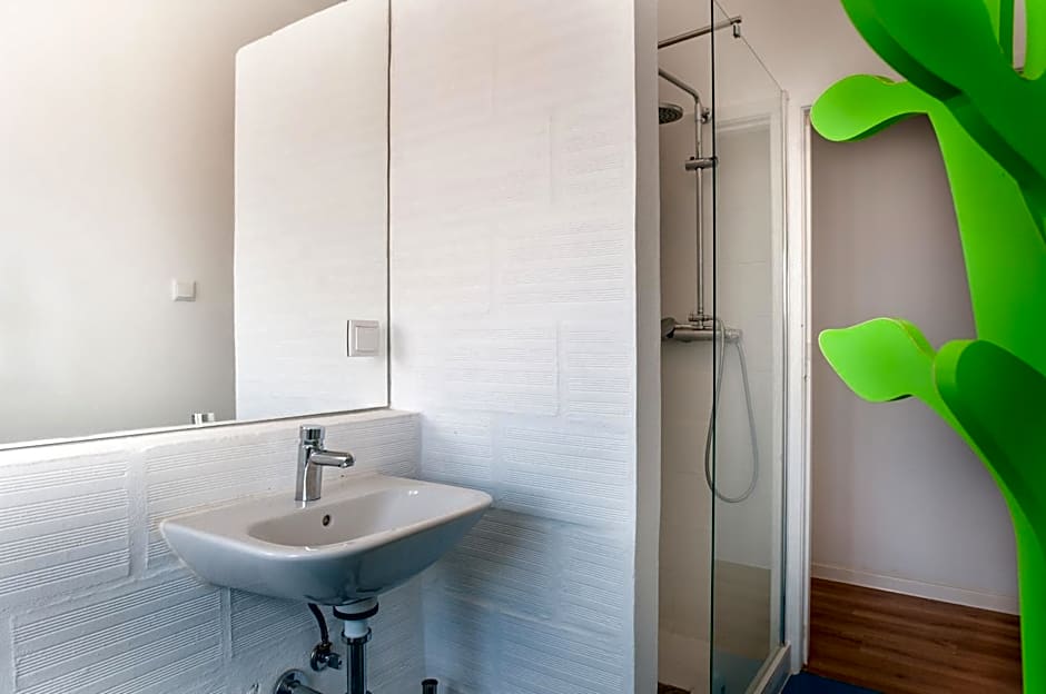 Nazaré Hostel - Rooms & Dorms