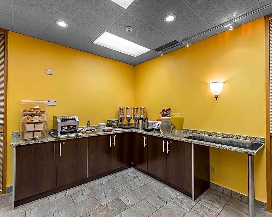 Quality Inn & Suites Bay Front