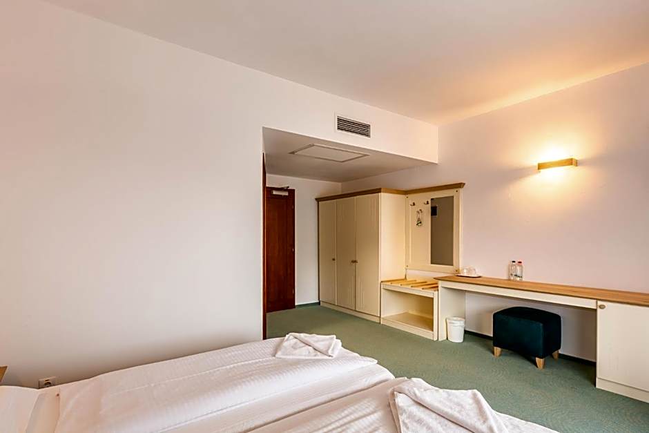 Complex Pastravaria Albota