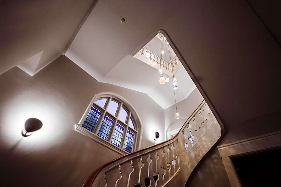 Ascot Hotel