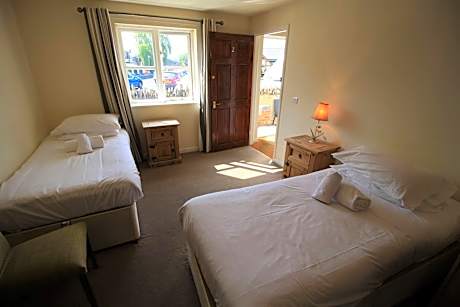 Twin Room with Private Bathroom