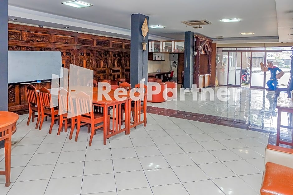 Hotel Sebelas @ Jalan Palasari Mitra RedDoorz