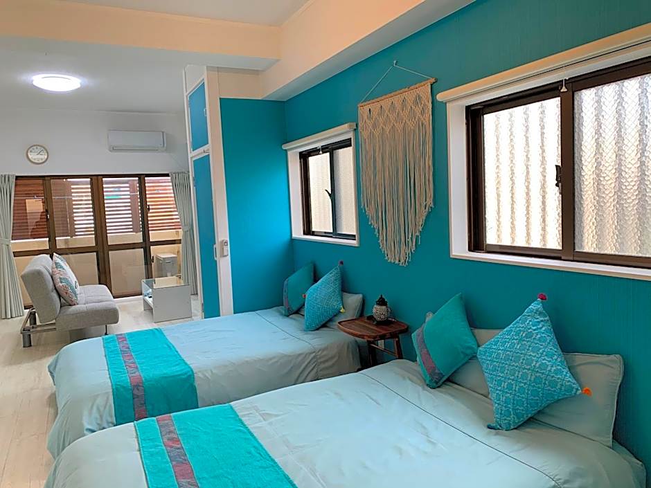 Maximum of 18 people can be rented in one building 3 minutes walk to Tomari Port 10 minutes drive to the airport No parking lot 30 seconds walk from paid parking lot warayunso port city May