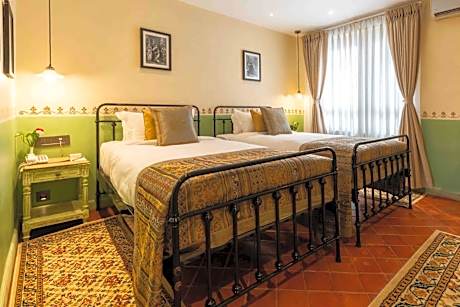 Classic Deluxe Twin Room