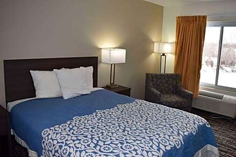 Queen Room with Roll-in Shower - Mobility Access/Non-Smoking