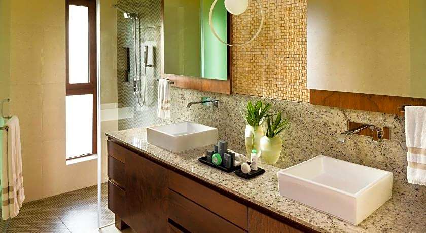 Azul Villa Esmeralda, by Karisma