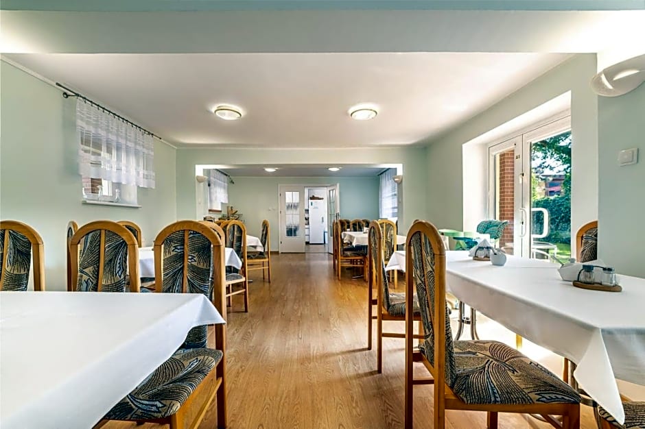 Pokoje Go¿cinne Namiastka