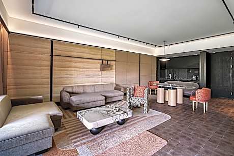 Wall of Sunshine, Suite, 1 King, Garden view