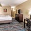 La Quinta Inn & Suites by Wyndham Dallas Grand Prairie South
