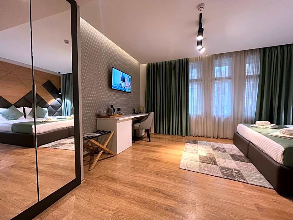 Capital Hotel Garni